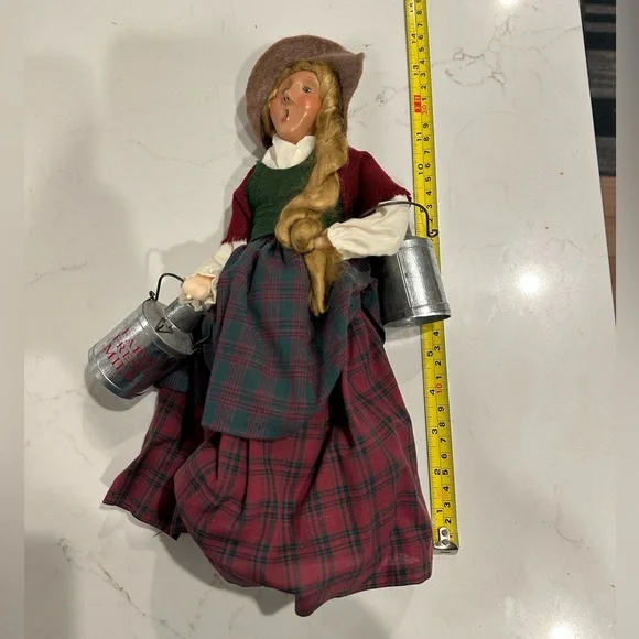 Vintage Byers Choice caroler The Milkmaid - Picture 2 of 6